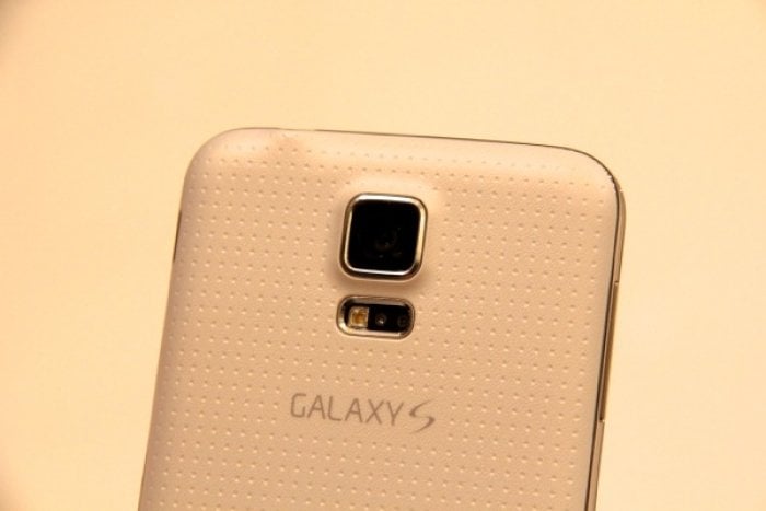 スマートフォン本体 GALAXY S5 SCL23 Shimmery WHITE au サムスン GALAXY S5 SCL23 au [シマリーホワイト] 価格比較