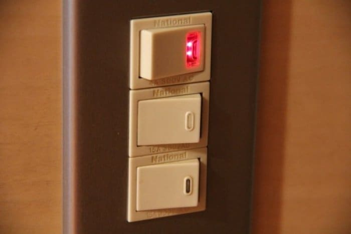 と 知ってる アプリや電機のスイッチと電源ボタンの記号の意味 アプリオ と 知ってる アプリや電機のスイッチと電源ボタンの記号の意味 アプリオ