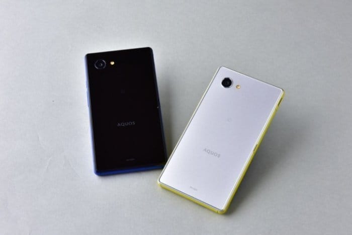 docomo スマートフォン本体AQUOS compact SH-021H 超軽量でコンパクトな上にハイスペックで本体底面がピカピカ光る