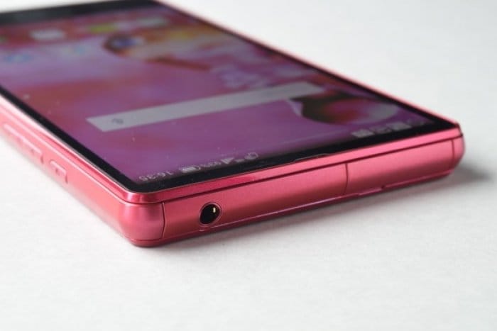 ライトユーザー向けのコンパクトなスマートフォン、ドコモ「AQUOS EVER