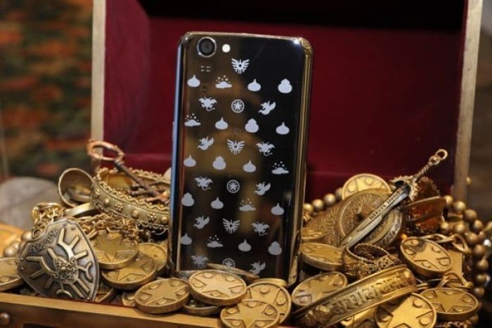 ドラクエVIIIをプリイン、ドコモ「SH-01F DRAGON QUEST」スマホ