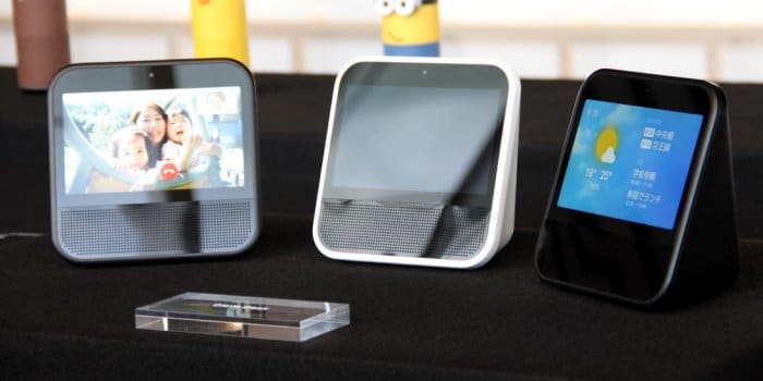 LINE、スクリーン付きスマートスピーカー「Clova Desk」発表 ミニオン