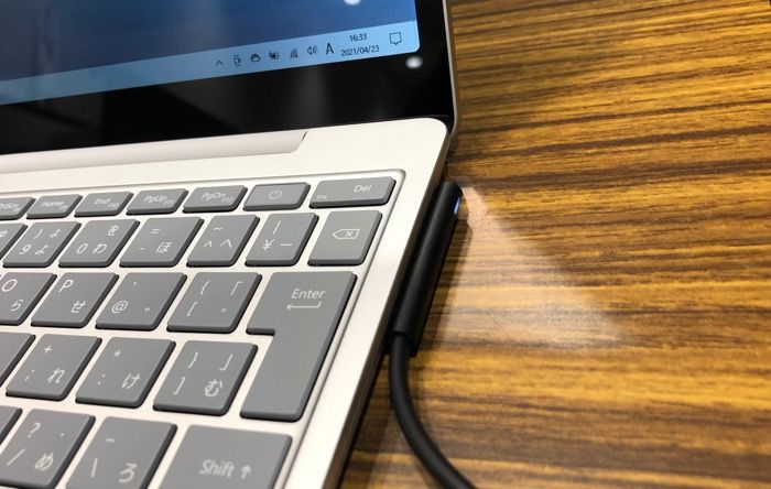 電源に接続する 電源に接続する