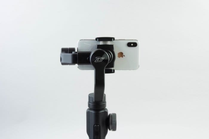 iPhoneで使える電動スタビライザー「Zhiyun Smooth 4」を