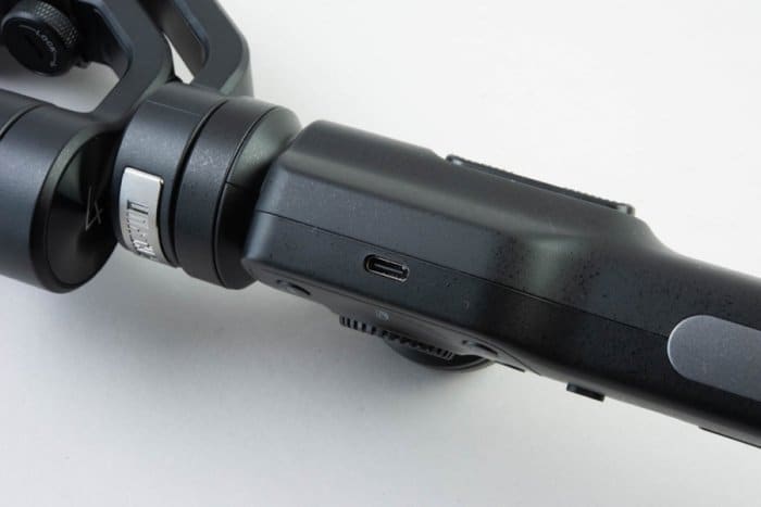 iPhoneで使える電動スタビライザー「Zhiyun Smooth 4」をレビュー