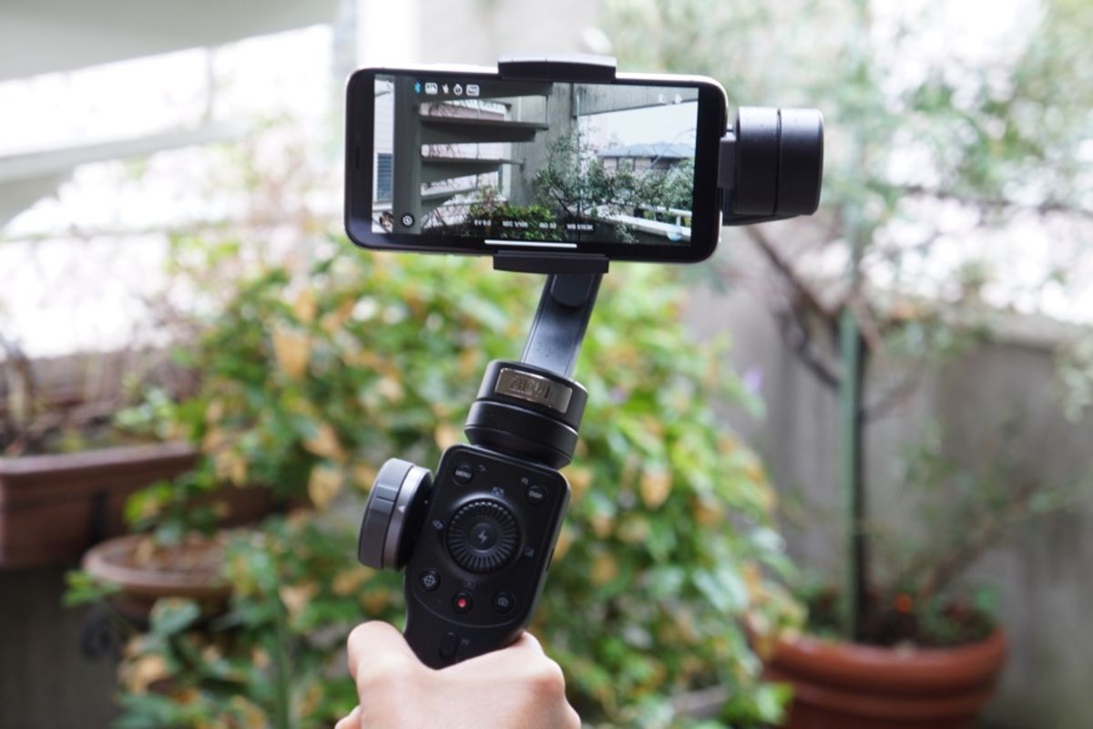 iPhoneで使える電動スタビライザー「Zhiyun Smooth 4」をレビュー 