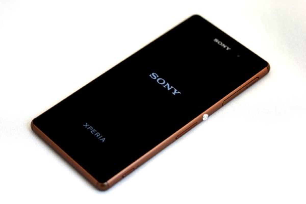 持ちやすくて美しいデザイン、ドコモ「Xperia Z3 SO-01G」スマホ 