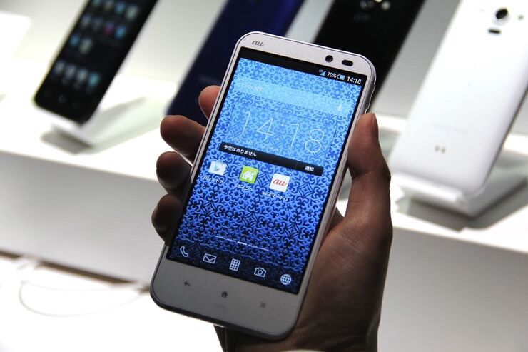 au「AQUOS PHONE SERIE SHL22」スマホレビュー・スペック一覧