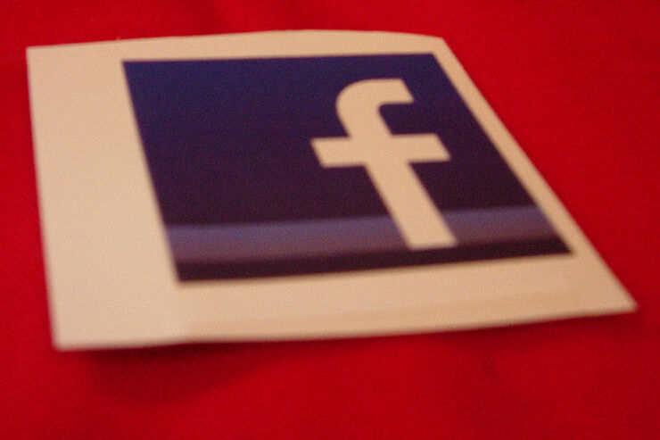 Facebook、消える投稿をテスト中