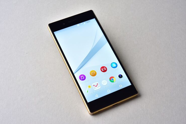 指紋センサーで画面ロックを一発解除、ドコモ「Xperia Z5 SO-01H」
