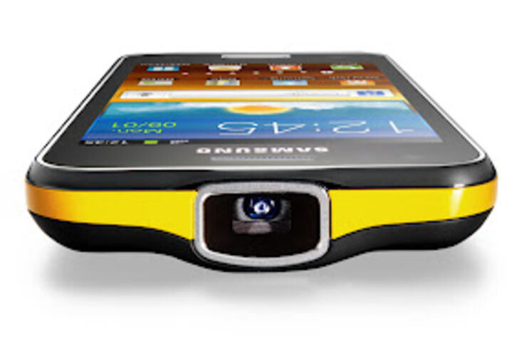 Samsung、プロジェクタ内蔵スマホ「GALAXY Beam」を発表