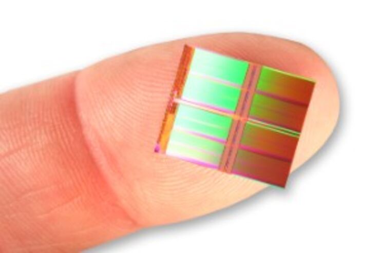 IntelとMicron、世界初となる容量128GBのNAND型フラッシュメモリを開発 来年前半にも量産へ