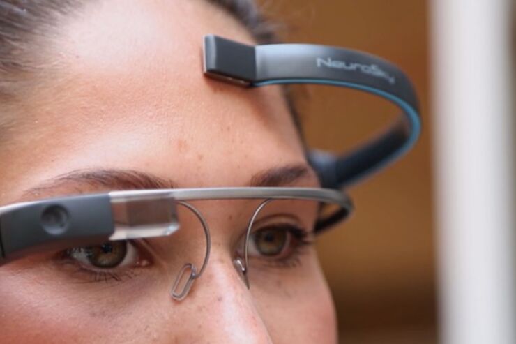考えるだけでGoogle Glassを操作可能、脳波を使うアプリ「MindRDR」が登場