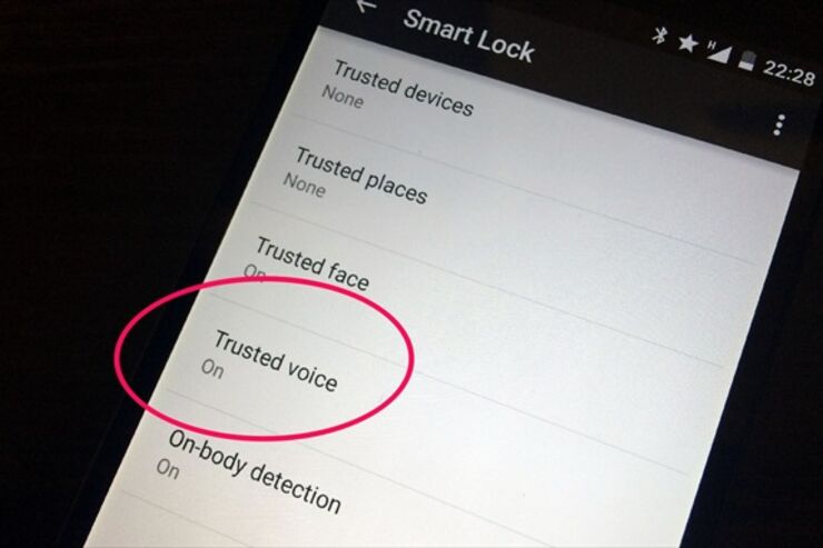 "OK, Google"でスマホのロック解除可能に、Androidのスマートロック機能に「信頼できる声」オプションが追加へ