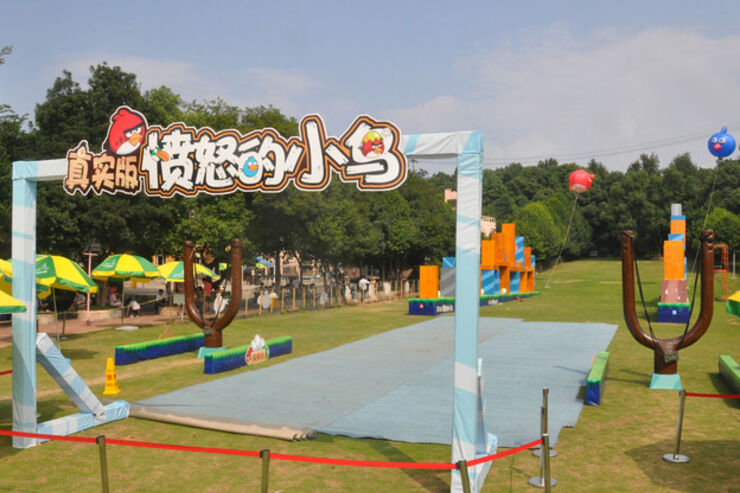 どこかで見たような気がするリアルAngry Birdsが中国で大人気