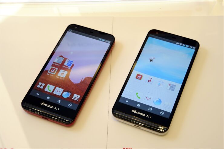 超高密度の4.5インチ フルHD IGZO搭載、ドコモ「AQUOS PHONE EX SH-02F」スマホレビュー・スペック一覧