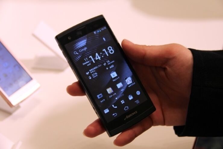 au「ARROWS ef FJL21」がアップデートで不具合改善