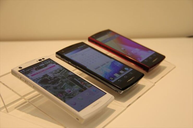 ドコモ「ARROWS V F-04E」「AQUOS PHONE ZETA SH-09D」「らくらくスマホ F-12D」がアップデート
