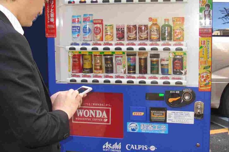 Wi-Fi搭載自動販売機が登場、アサヒ飲料は5年以内に1万台超を目指す