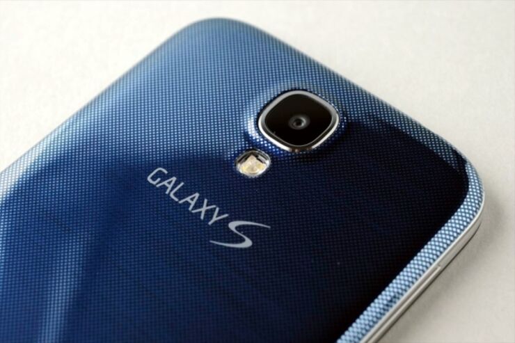 ドコモ「GALAXY S4 SC-04E」のBlue Arcticは6月16日に発売