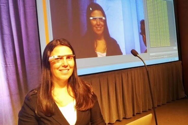 とある女性、Google Glassをかけながら運転して反則切符を切られる　おそらく世界初