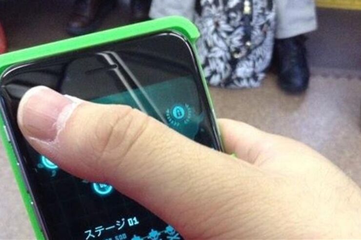親指が届いて便利、大きくなった「iPhone 6」向け専用ケースが話題に