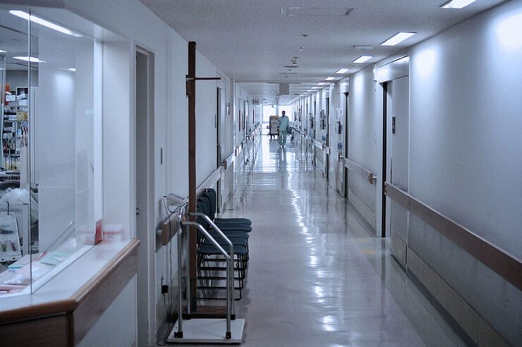 病院内での携帯使用制限が緩和へ、総務省が働きかけ