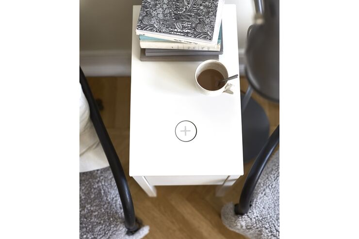 IKEA、スマホを置くだけでワイヤレス充電できる家具シリーズ発表