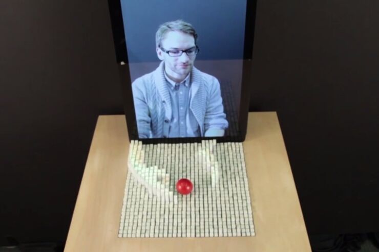 デジタル情報を立体化するディスプレイ「inFORM」をMITが開発、ついに2次元の嫁にケーキを食べさせてもらえる日が来る？
