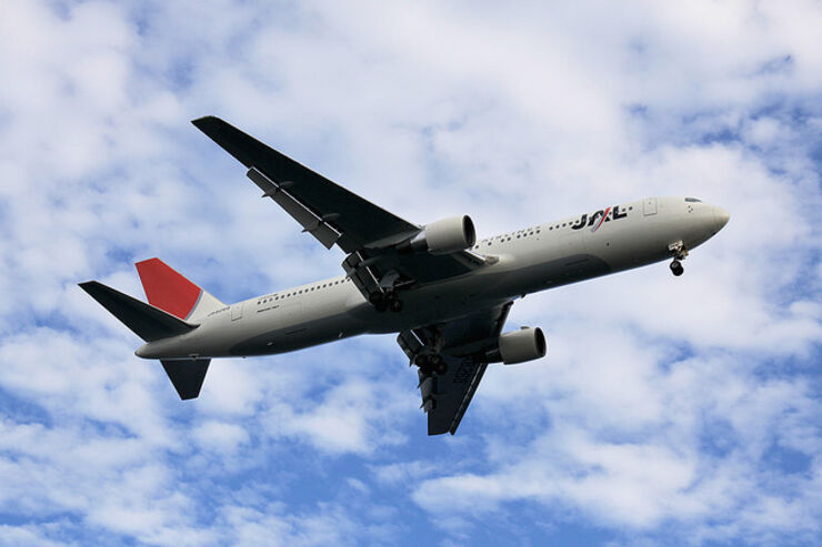 機内スマホいつでもOKに、国交省が離着陸時も含めて今夏解禁