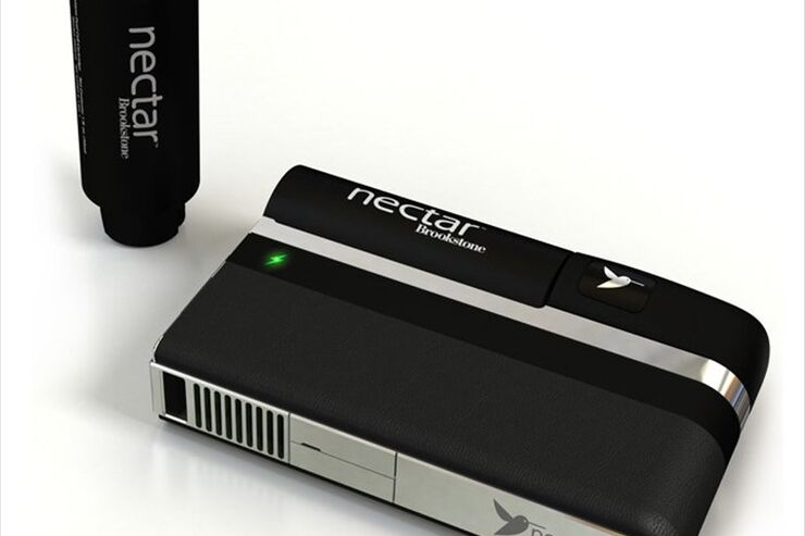 手のひらサイズのモバイル燃料バッテリー「nectar」が登場、電源なしでスマホを10回充電可能 #CES2013