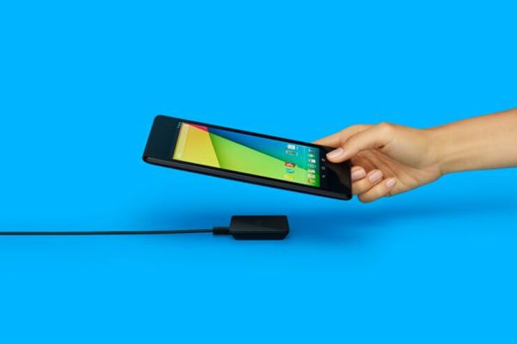 「Nexus 専用ワイヤレス充電器」がGoogle Playで発売へ、米では既に販売開始