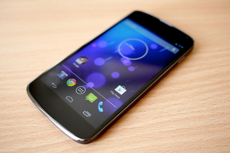 イオン、月2,980円でNexus 4＋通信使い放題＋通話　中途解約金なし