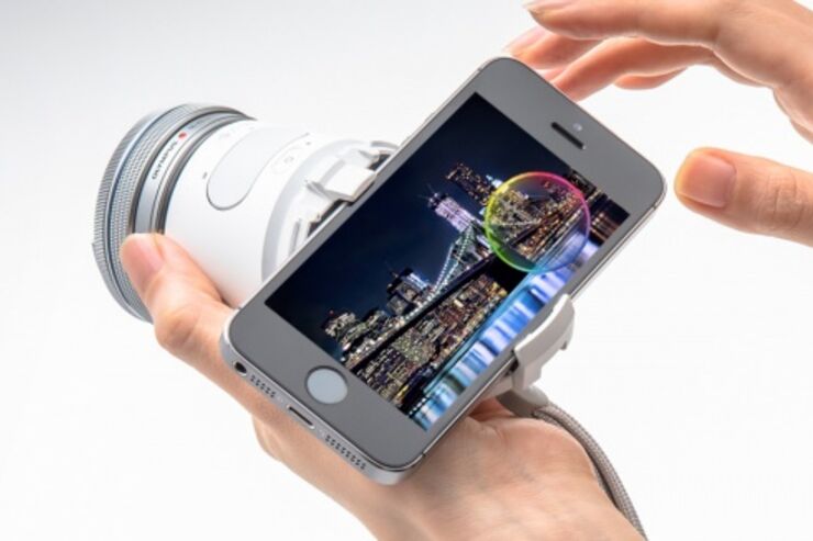オリンパス、スマホで操作するレンズ交換式カメラ「OLYMPUS AIR A01」の発売を延期