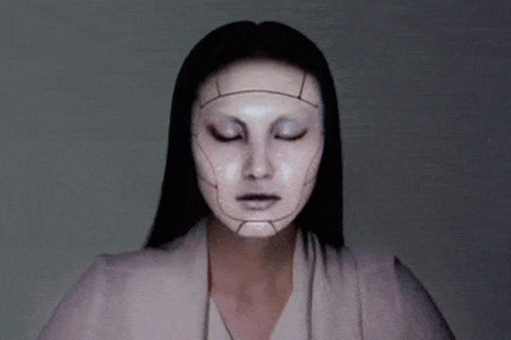 1日で100万アクセス、女性の顔がロボットのように変化するプロジェクション・マッピングが話題に
