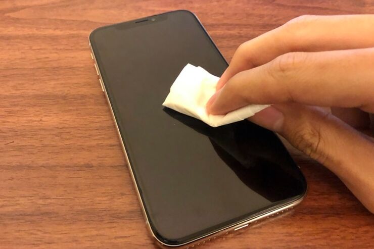 iPhone・Androidスマホはアルコール消毒できる？ 注意点も含め解説
