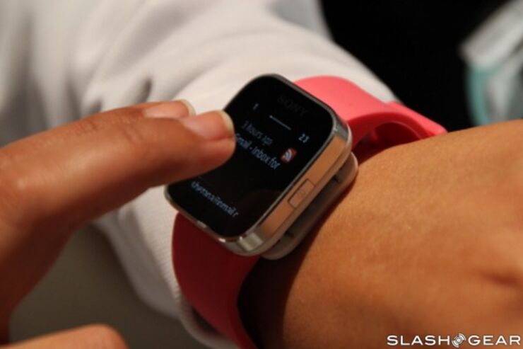 Sony EricssonがAndroid搭載腕時計「Xperia SmartWatch」を発表、「LiveView」の後継機
