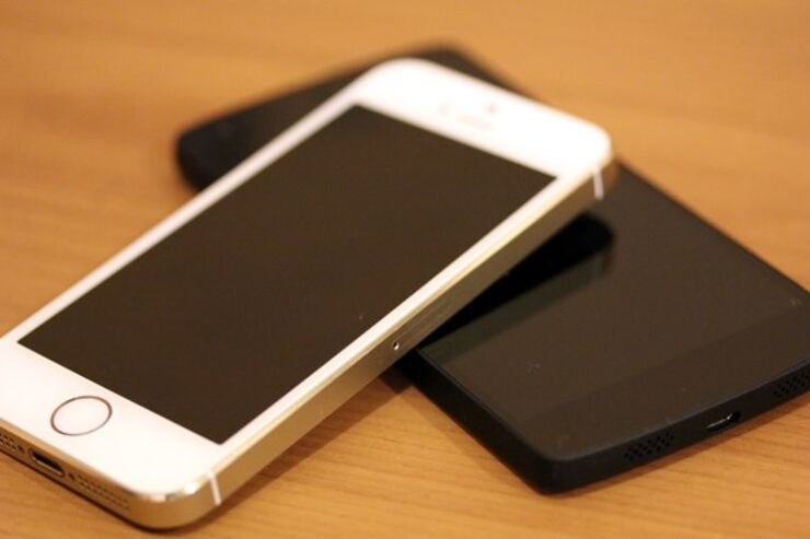 少しだけスマホ通になれる、新旧スマホ28機種のディスプレイ占有率を一覧できるインフォグラフィクス