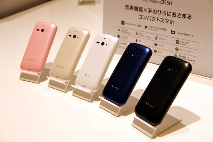 ソフトバンク「AQUOS PHONE ss 205SH」を6月21日より発売
