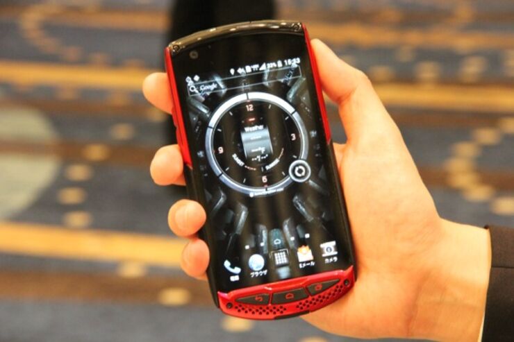 耐久性能は抜群、au「TORQUE G01」スマホレビュー・スペック一覧
