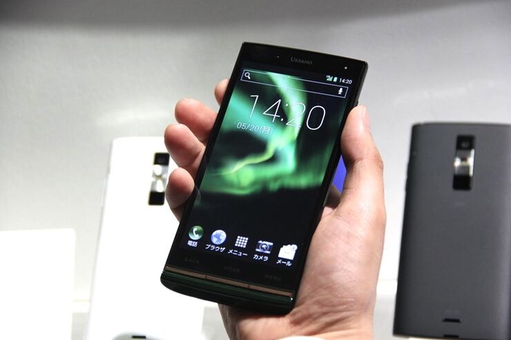 au、2013年夏モデル「URBANO L01」を6月21日より発売