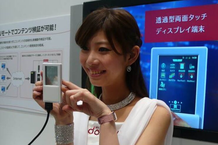 新技術「透過型両面タッチディスプレイ端末」が一般公開