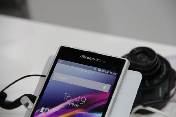 ドコモが「Xperia Z1」を先行展示、docomoロゴ健在 #CEATEC