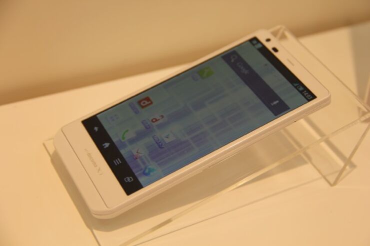 ドコモ「AQUOS PHONE ZETA SH-02E」の発売日は11月29日を予定、事前予約受付は11月22日に開始