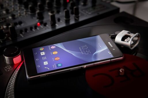 Sony、「Xperia Z2」を発表──4K動画撮影に対応、デジタルノイズキャンセリング機能搭載