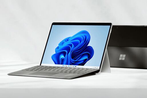 Microsoft、「Surface Pro 8」を発売