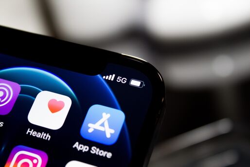 スマホの国内出荷台数、5G通信対応スマホが過半数に　メーカー別のシェアではAppleが10期連続の1位
