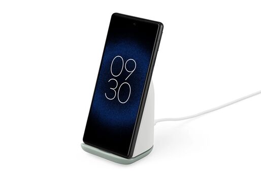 Google、ワイヤレス充電器「Pixel Stand（第2世代）」を販売開始　充電中の発熱を防ぐ冷却ファンも搭載