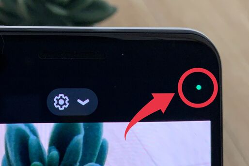 Androidスマホの画面右上につく緑の点は何？