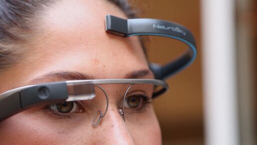 考えるだけでGoogle Glassを操作可能、脳波を使うアプリ「MindRDR」が登場